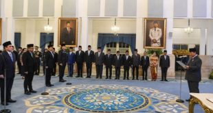 Prabowo Resmi Berhentikan 4 Pejabat, Konsultan Politik Hasan Nasbi Terlempar dari Istana!